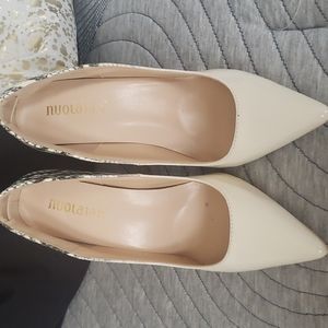 Off white snake skin pumps
